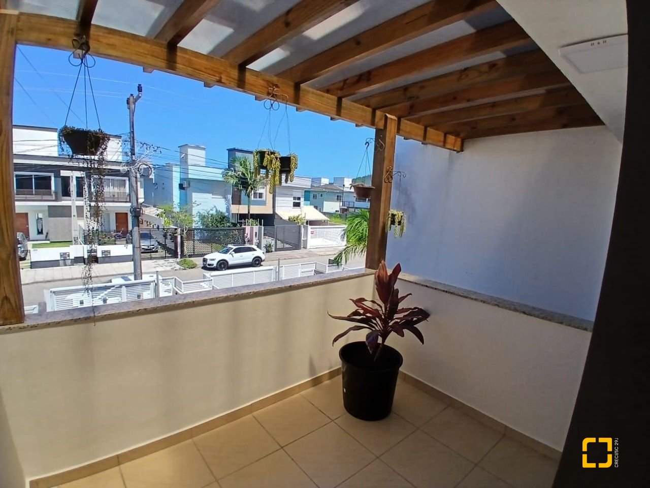 Casa com 124m², 4 quartos (sendo 2 suítes), 2 garagens, no bairro Ribeirão da Ilha em Florianópolis
