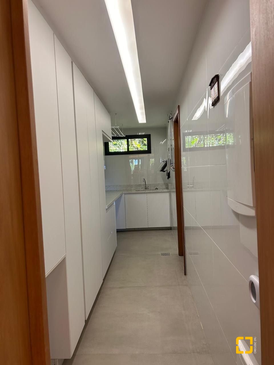 Casa com 323m², 6 quartos (sendo 3 suítes), no bairro Lagoa da Conceição em Florianópolis