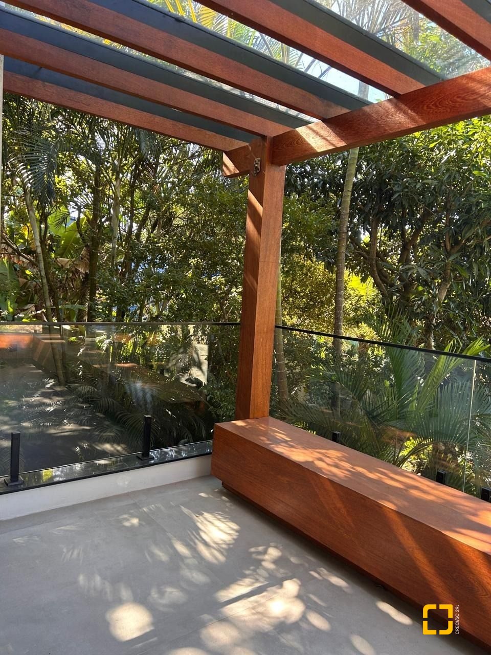 Casa com 323m², 6 quartos (sendo 3 suítes), no bairro Lagoa da Conceição em Florianópolis