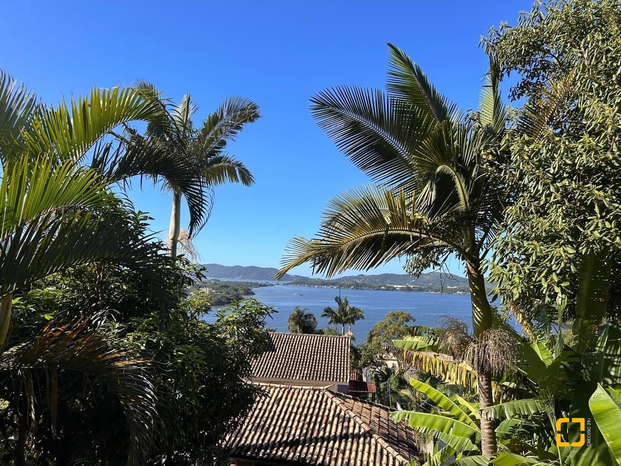 Casa com 323m², 6 quartos (sendo 3 suítes), no bairro Lagoa da Conceição em Florianópolis