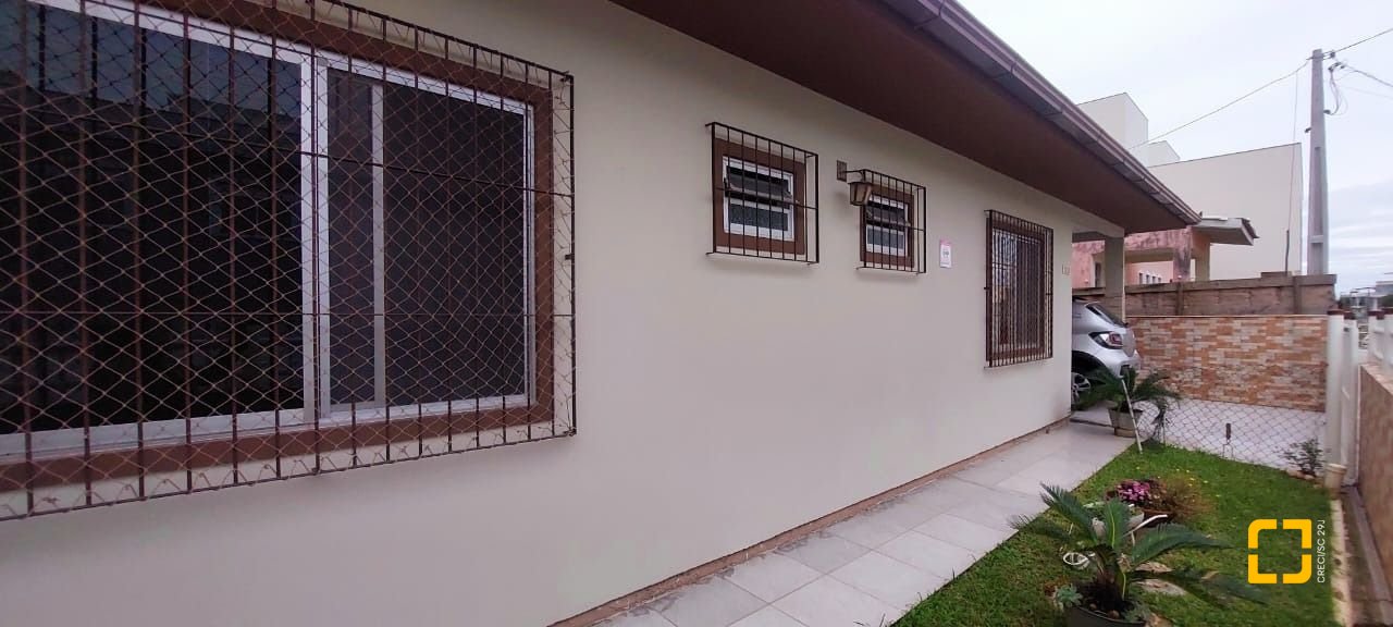 Casa com 110m², 4 quartos (sendo 1 suíte), 1 garagem, no bairro Rio Tavares em Florianópolis