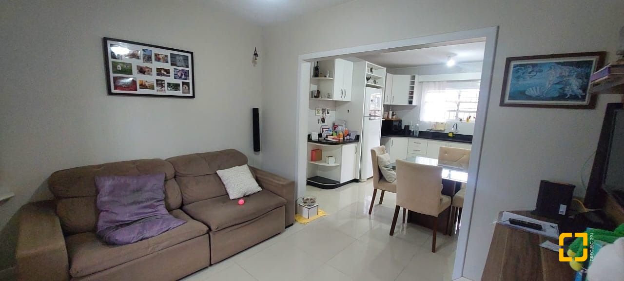 Casa com 110m², 4 quartos (sendo 1 suíte), 1 garagem, no bairro Rio Tavares em Florianópolis