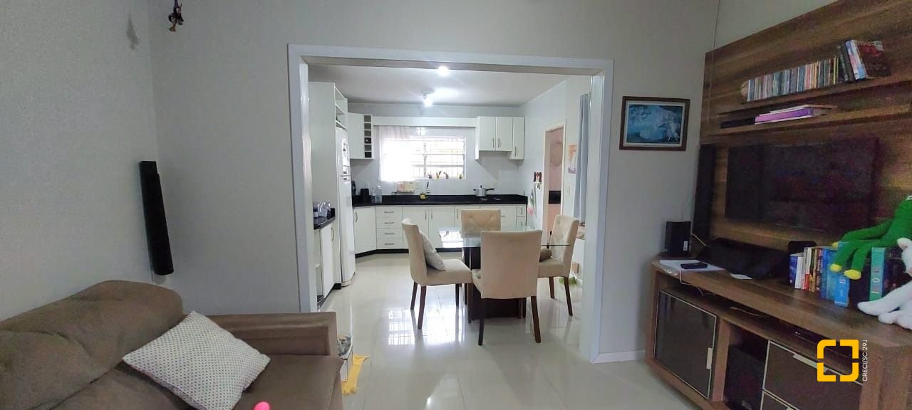 Casa com 110m², 4 quartos (sendo 1 suíte), 1 garagem, no bairro Rio Tavares em Florianópolis