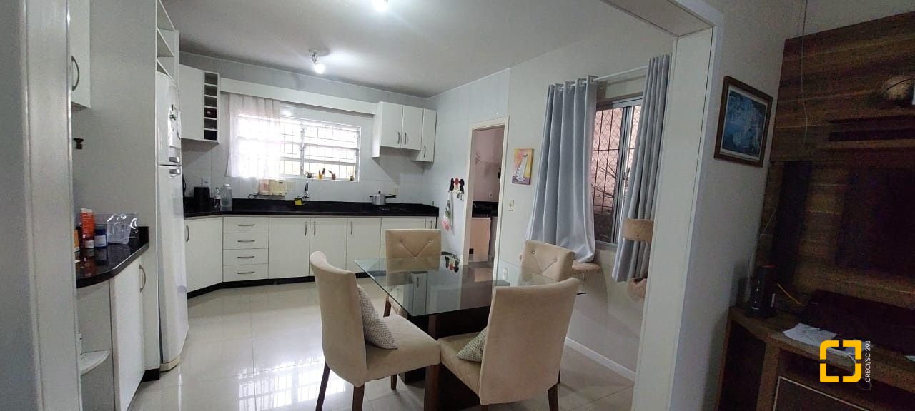 Casa com 110m², 4 quartos (sendo 1 suíte), 1 garagem, no bairro Rio Tavares em Florianópolis