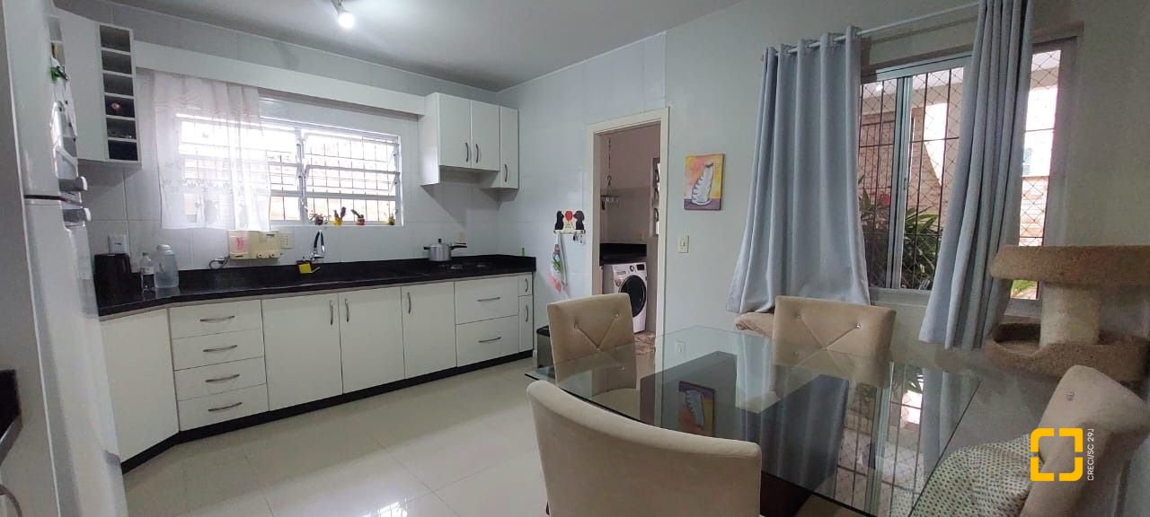 Casa com 110m², 4 quartos (sendo 1 suíte), 1 garagem, no bairro Rio Tavares em Florianópolis