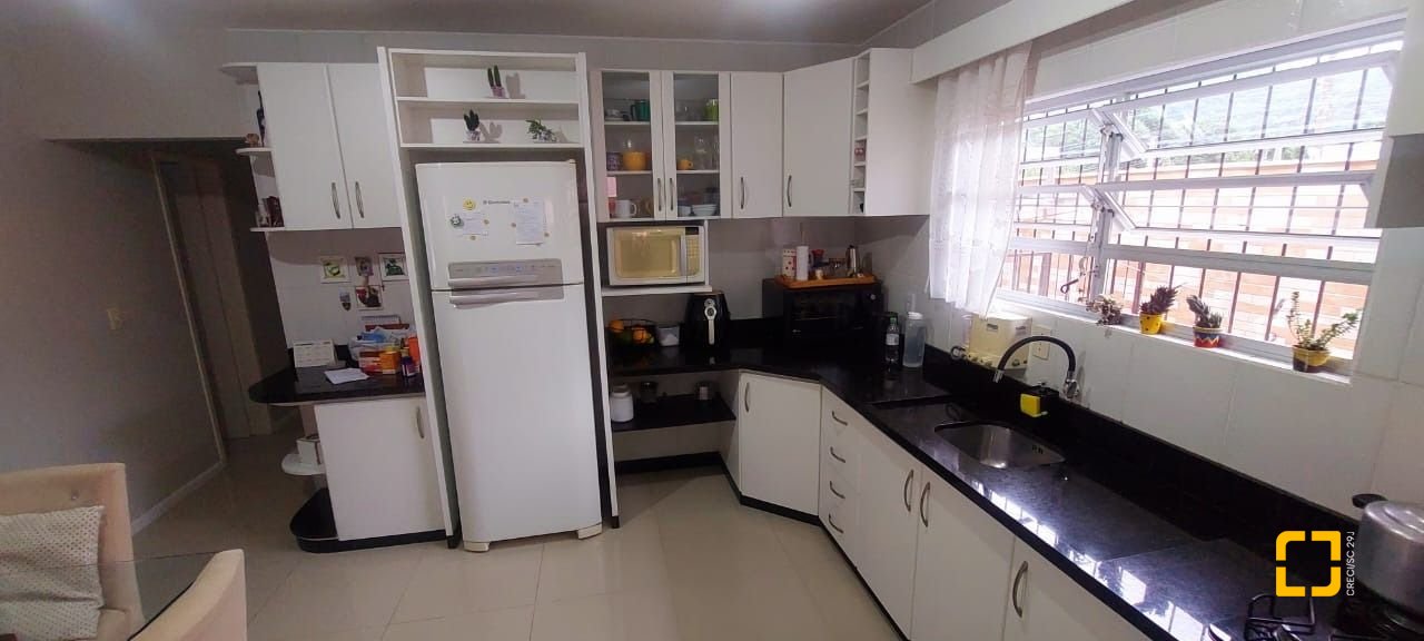 Casa com 110m², 4 quartos (sendo 1 suíte), 1 garagem, no bairro Rio Tavares em Florianópolis