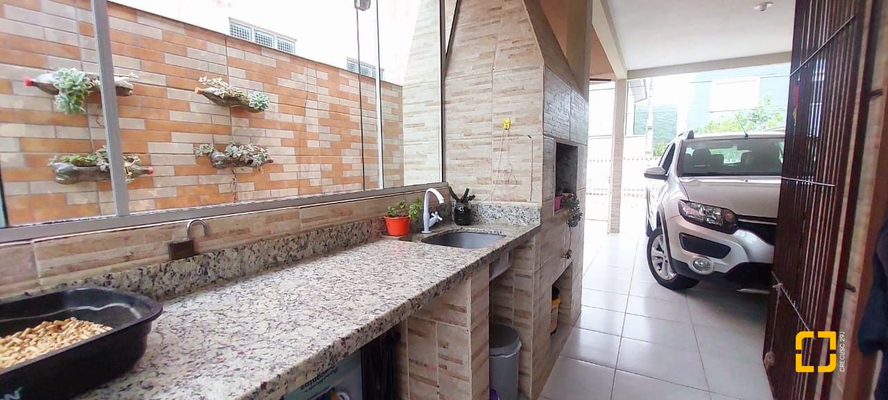 Casa com 110m², 4 quartos (sendo 1 suíte), 1 garagem, no bairro Rio Tavares em Florianópolis
