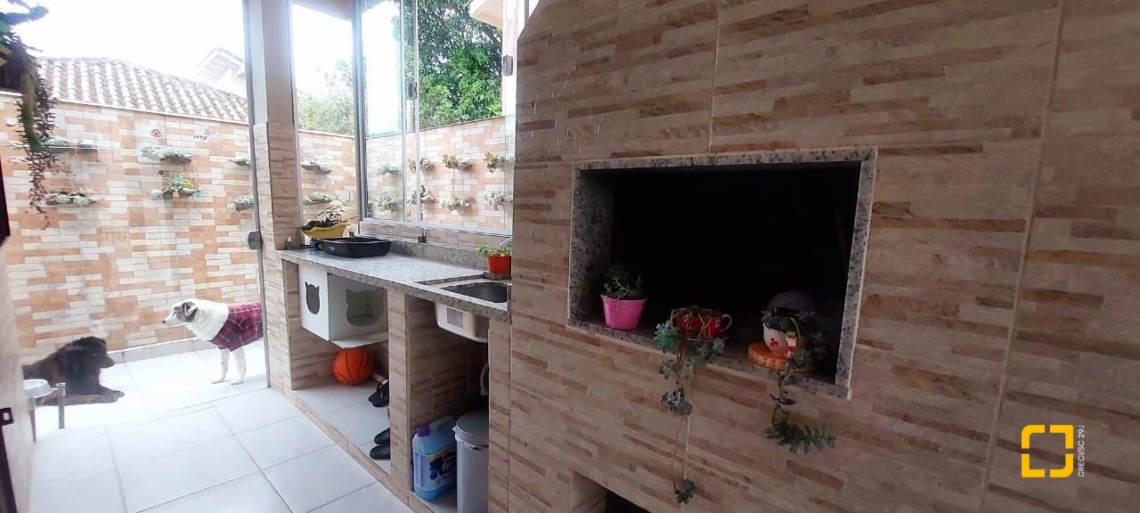 Casa com 110m², 4 quartos (sendo 1 suíte), 1 garagem, no bairro Rio Tavares em Florianópolis