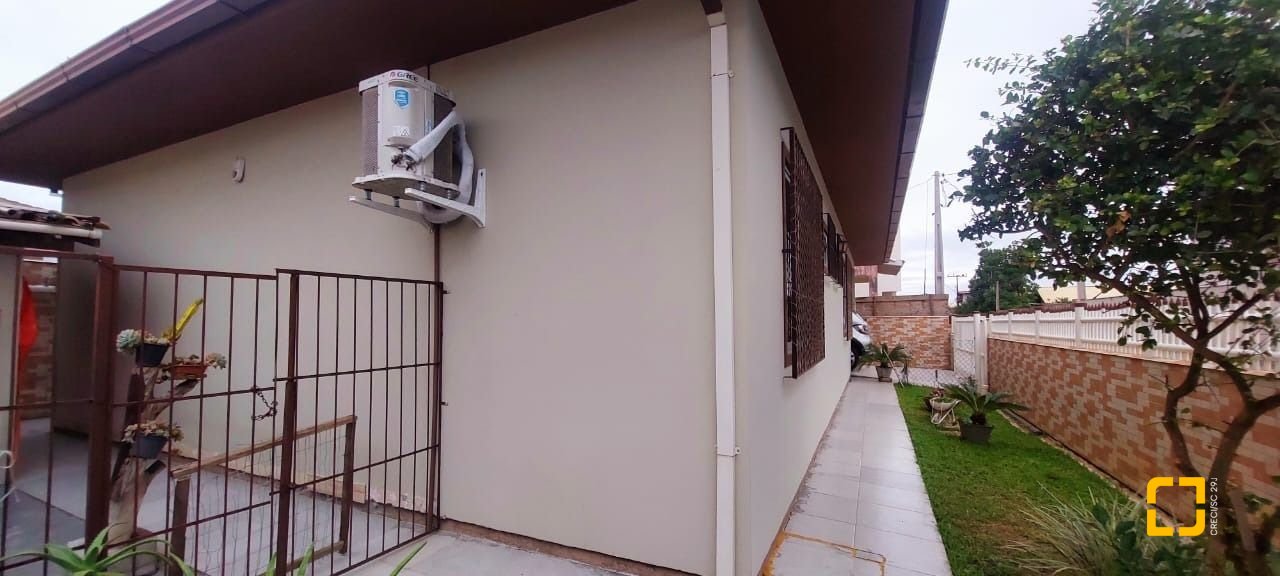 Casa com 110m², 4 quartos (sendo 1 suíte), 1 garagem, no bairro Rio Tavares em Florianópolis