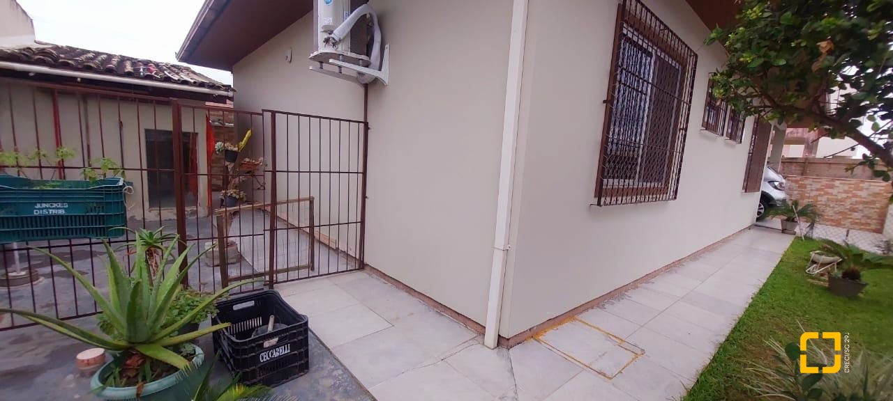 Casa com 110m², 4 quartos (sendo 1 suíte), 1 garagem, no bairro Rio Tavares em Florianópolis