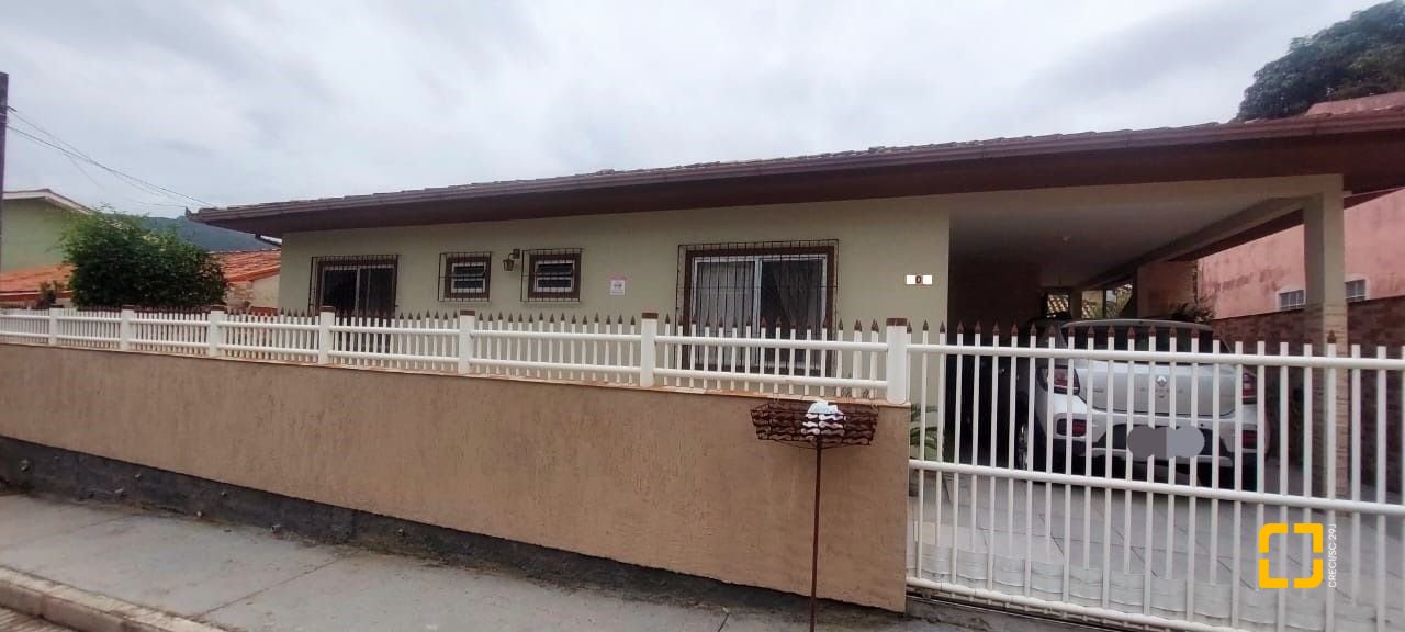 Casa com 110m², 4 quartos (sendo 1 suíte), 1 garagem, no bairro Rio Tavares em Florianópolis