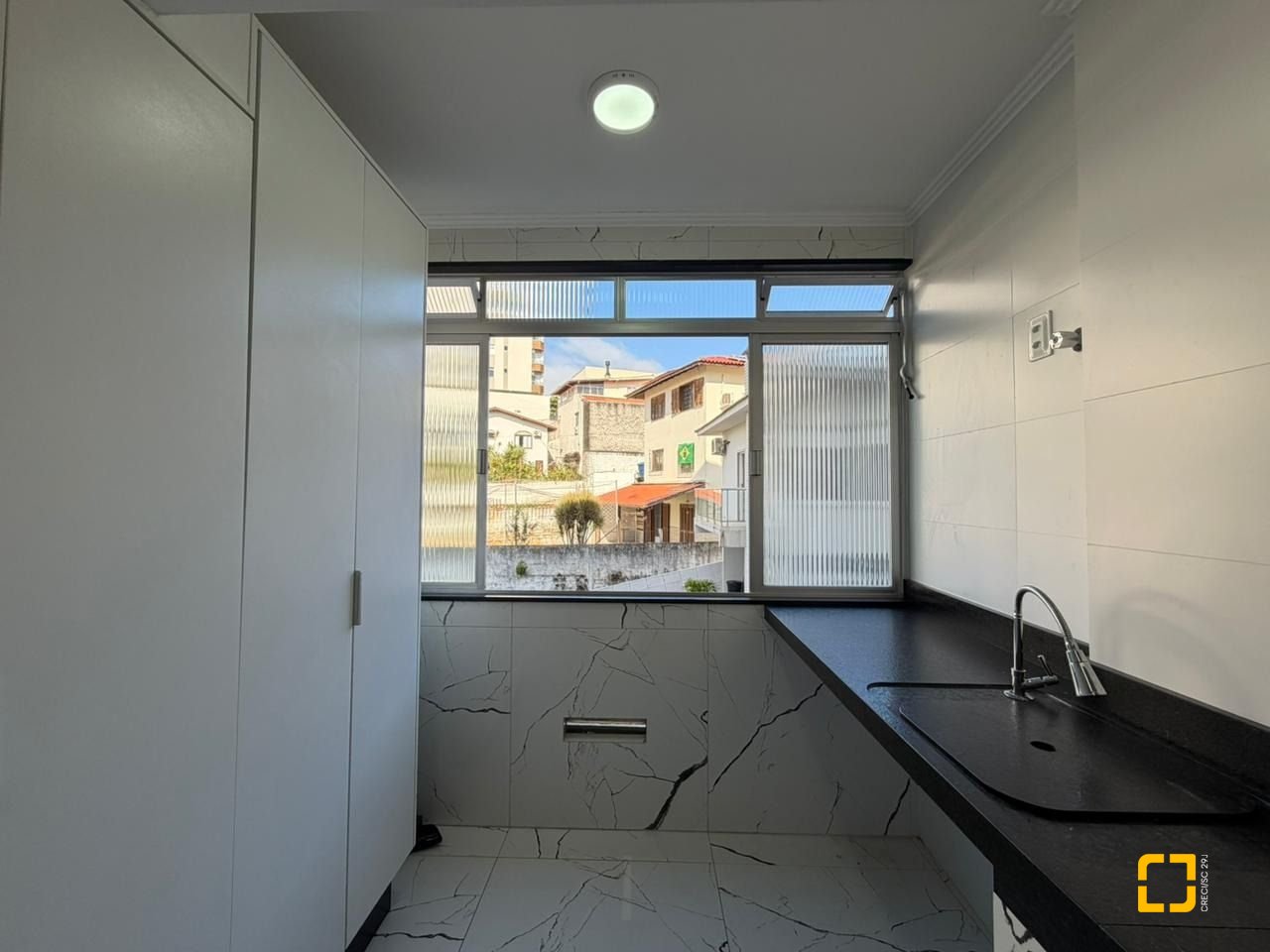 Apartamento com 92m², 3 quartos (sendo 1 suíte), 1 garagem, no bairro Estreito em Florianópolis