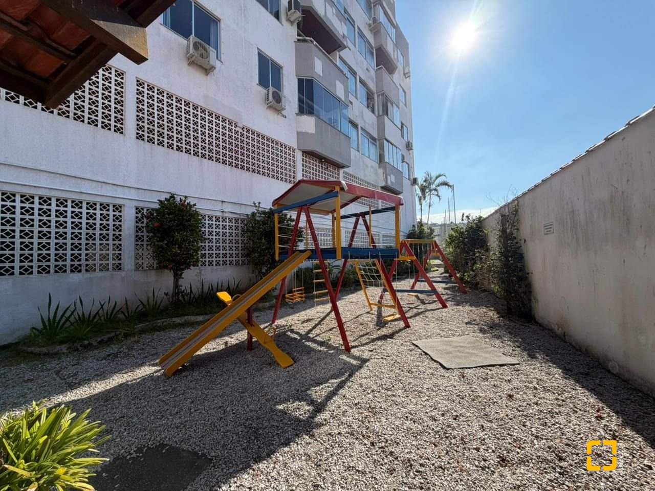 Apartamento com 92m², 3 quartos (sendo 1 suíte), 1 garagem, no bairro Estreito em Florianópolis