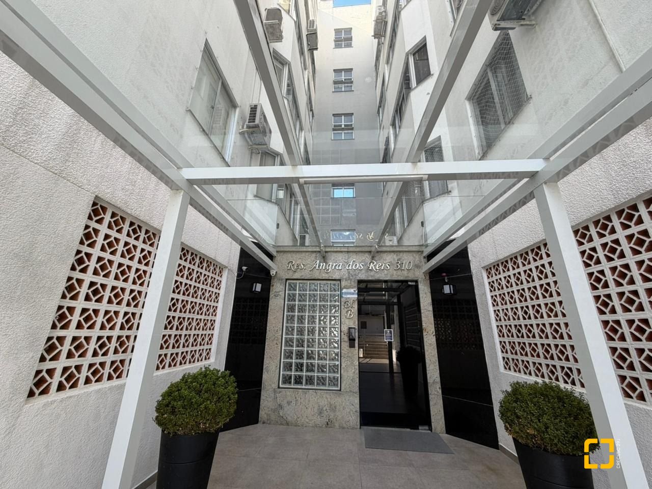 Apartamento com 92m², 3 quartos (sendo 1 suíte), 1 garagem, no bairro Estreito em Florianópolis