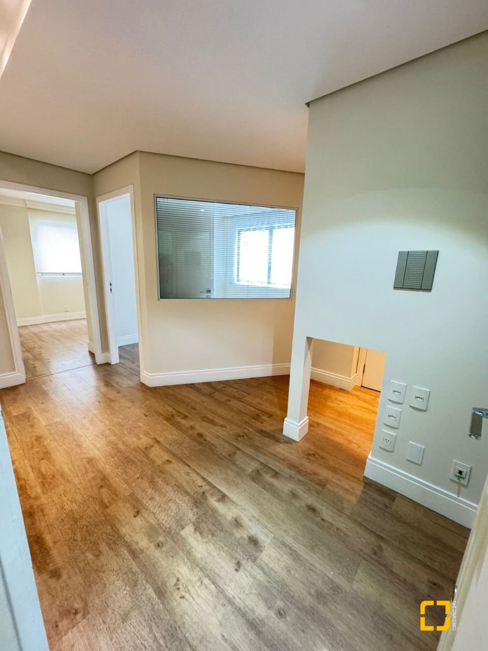 Sala com 35m², 22 garagens, no bairro Centro em Florianópolis