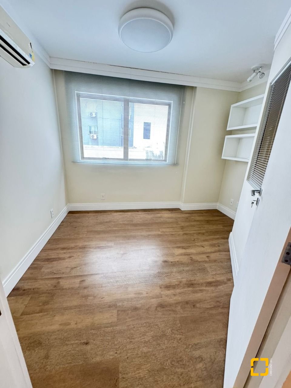 Sala com 35m², 22 garagens, no bairro Centro em Florianópolis