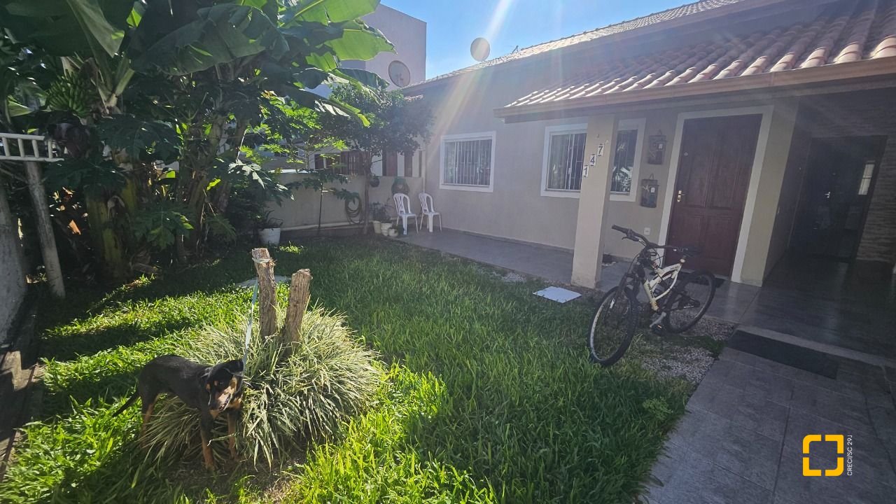 Casa com 118m², 3 quartos, 2 garagens, no bairro Ingleses do Rio Vermelho em Florianópolis