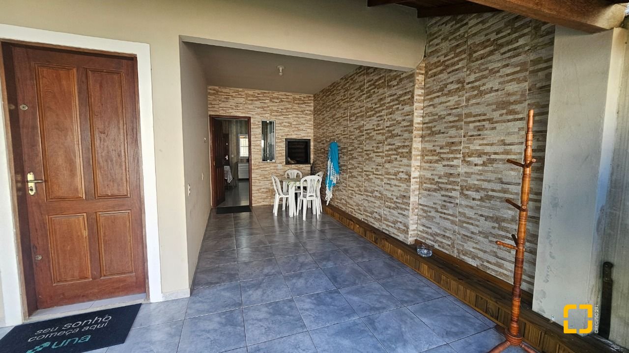 Casa com 118m², 3 quartos, 2 garagens, no bairro Ingleses do Rio Vermelho em Florianópolis