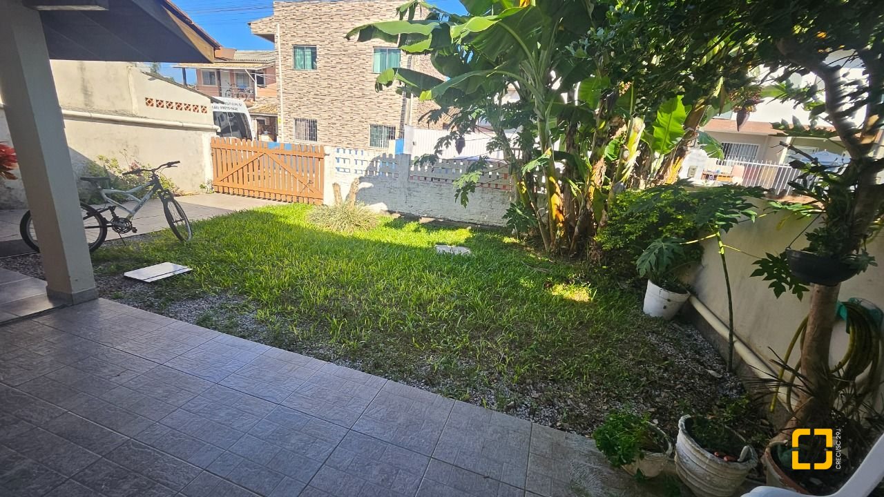 Casa com 118m², 3 quartos, 2 garagens, no bairro Ingleses do Rio Vermelho em Florianópolis