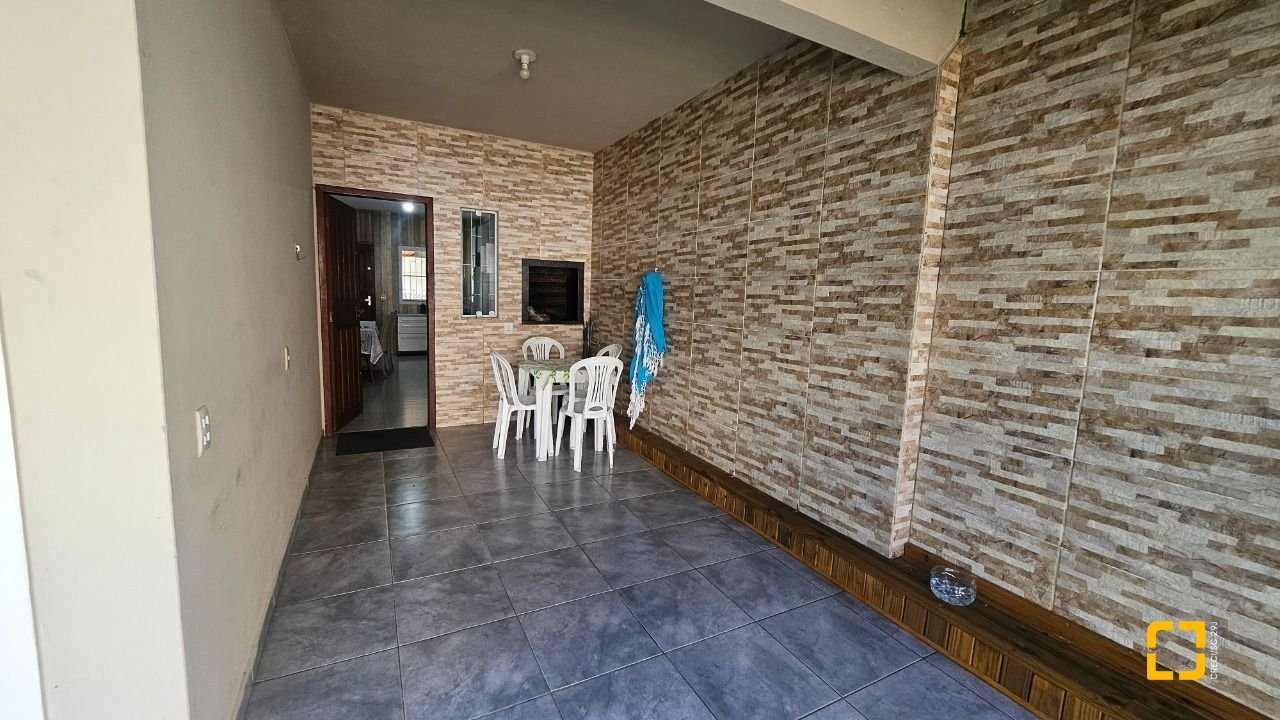 Casa com 118m², 3 quartos, 2 garagens, no bairro Ingleses do Rio Vermelho em Florianópolis