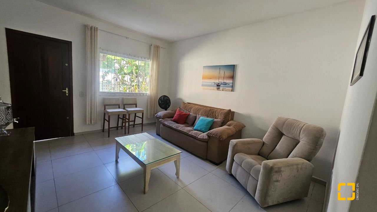 Casa com 118m², 3 quartos, 2 garagens, no bairro Ingleses do Rio Vermelho em Florianópolis