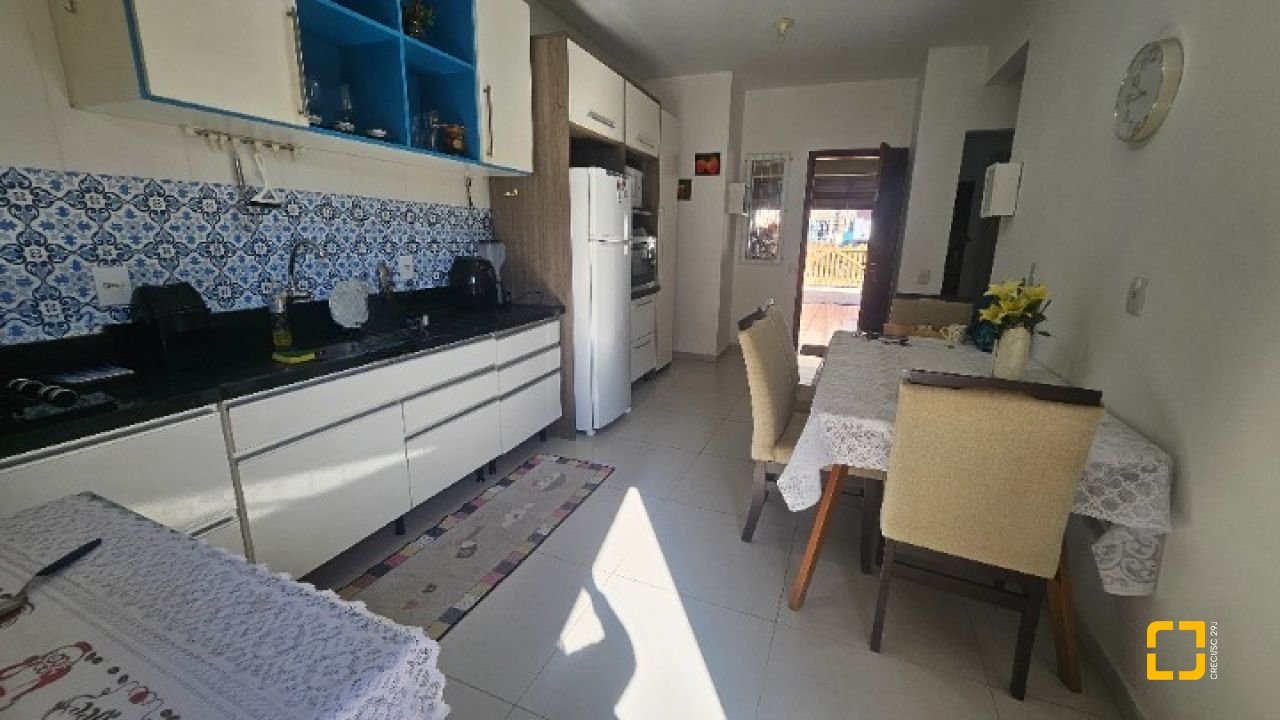 Casa com 118m², 3 quartos, 2 garagens, no bairro Ingleses do Rio Vermelho em Florianópolis