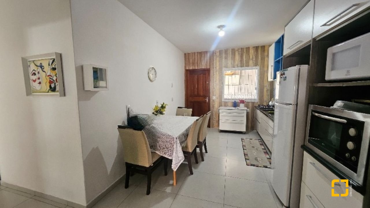 Casa com 118m², 3 quartos, 2 garagens, no bairro Ingleses do Rio Vermelho em Florianópolis