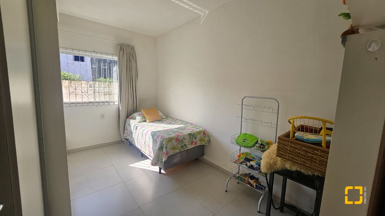 Casa com 118m², 3 quartos, 2 garagens, no bairro Ingleses do Rio Vermelho em Florianópolis