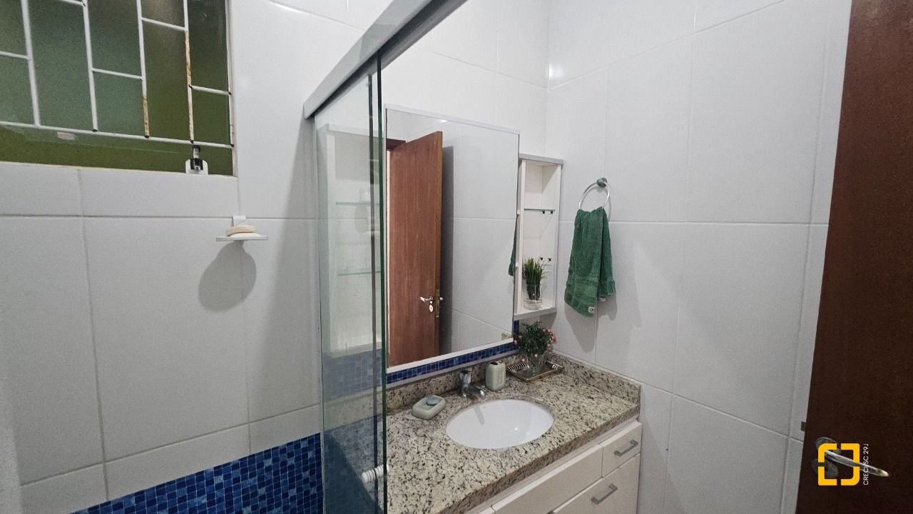 Casa com 118m², 3 quartos, 2 garagens, no bairro Ingleses do Rio Vermelho em Florianópolis