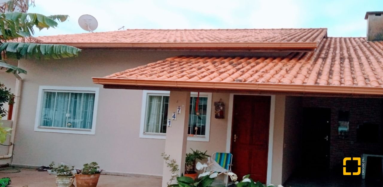 Casa com 118m², 3 quartos, 2 garagens, no bairro Ingleses do Rio Vermelho em Florianópolis