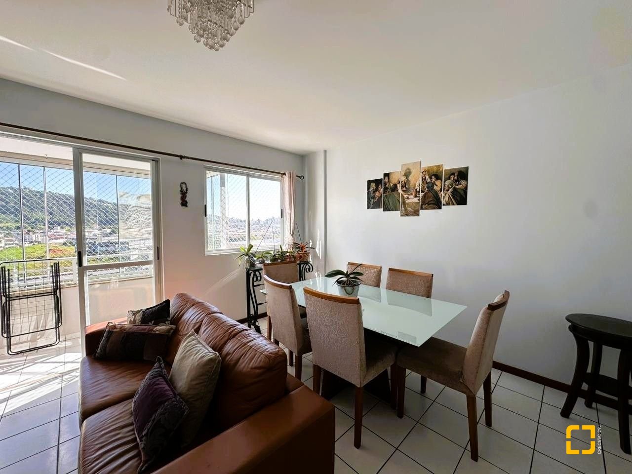 Apartamento com 96m², 3 quartos (sendo 1 suíte), 1 garagem, no bairro Kobrasol em São José