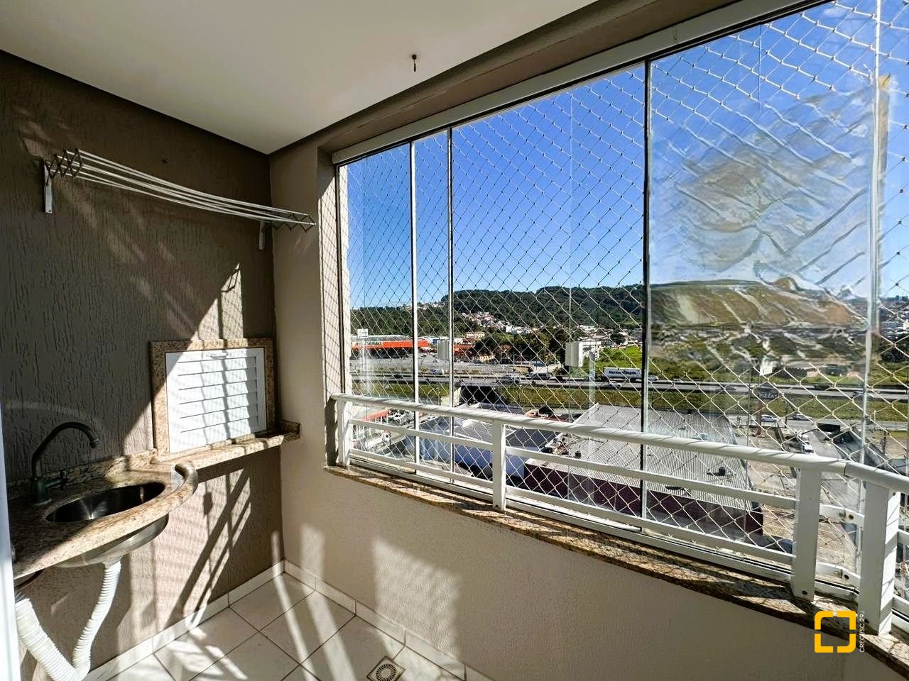 Apartamento com 96m², 3 quartos (sendo 1 suíte), 1 garagem, no bairro Kobrasol em São José