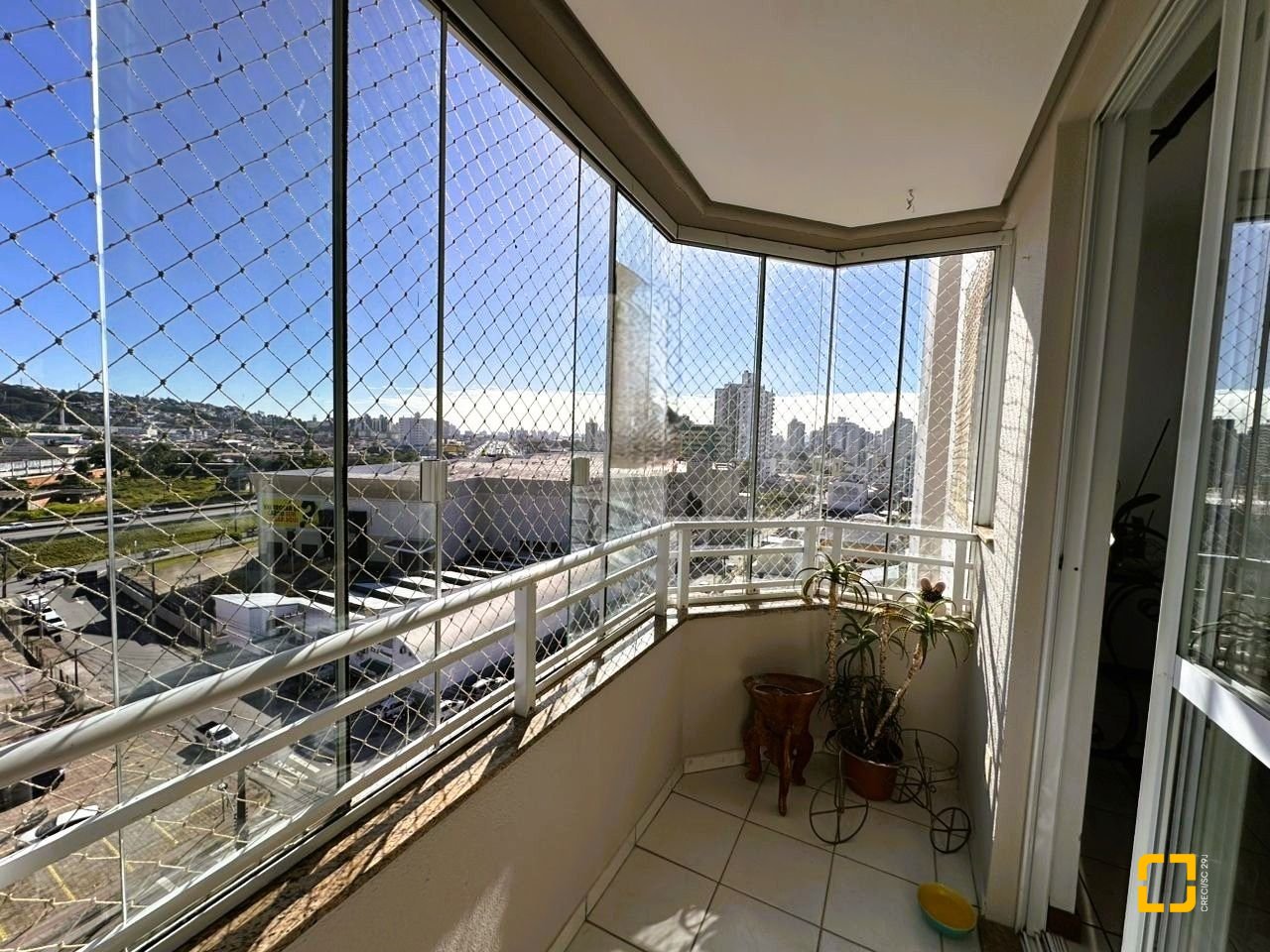 Apartamento com 96m², 3 quartos (sendo 1 suíte), 1 garagem, no bairro Kobrasol em São José