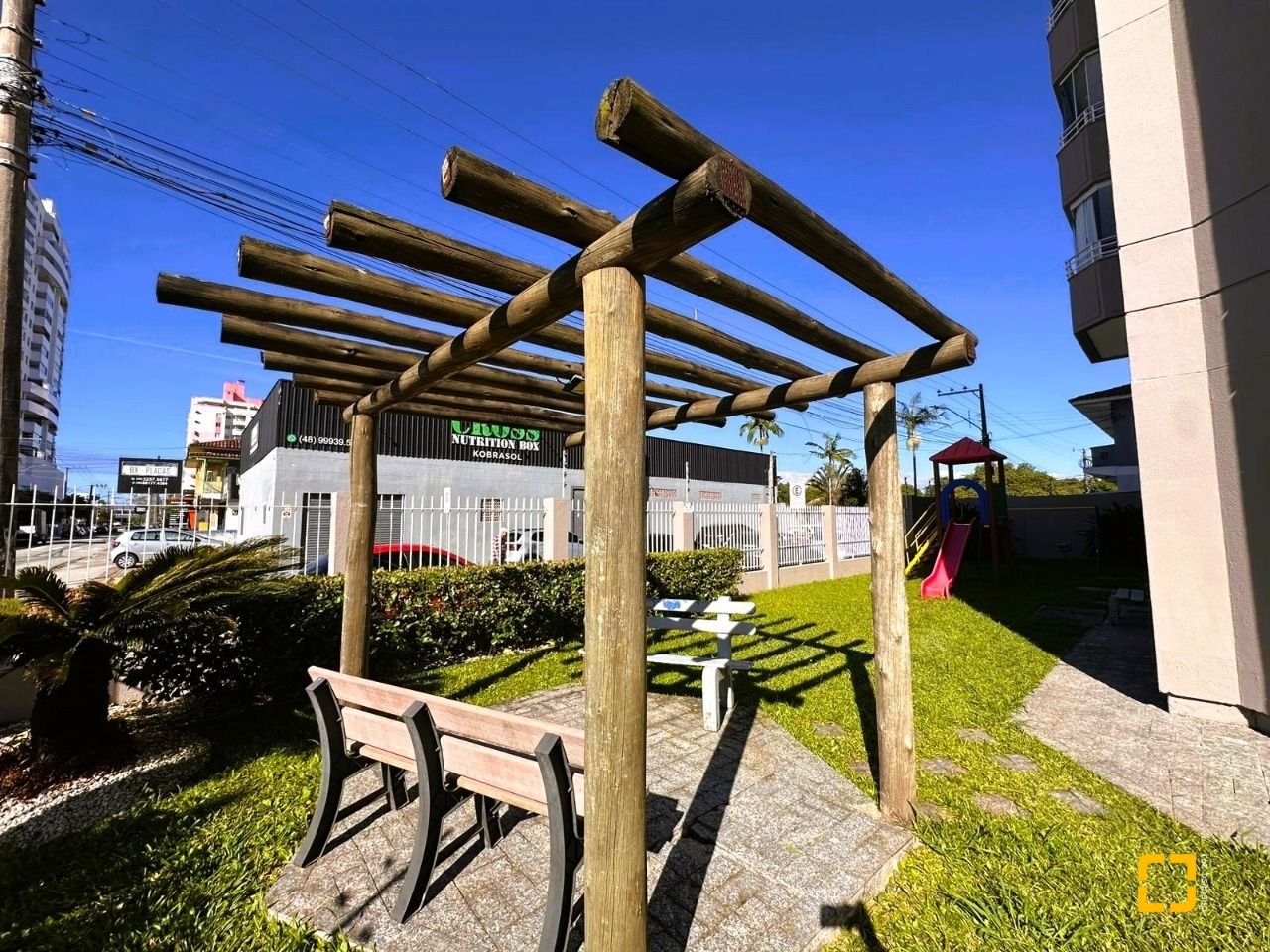 Apartamento com 96m², 3 quartos (sendo 1 suíte), 1 garagem, no bairro Kobrasol em São José