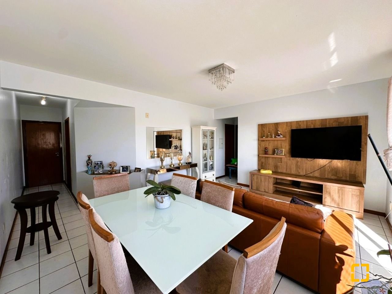 Apartamento com 96m², 3 quartos (sendo 1 suíte), 1 garagem, no bairro Kobrasol em São José