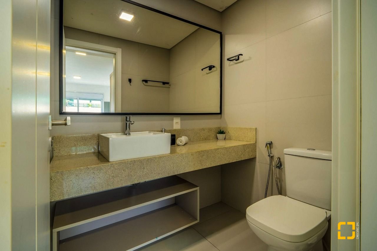 Apartamento com 80m², 4 quartos (sendo 2 suítes), 1 garagem, no bairro Jurerê em Florianópolis