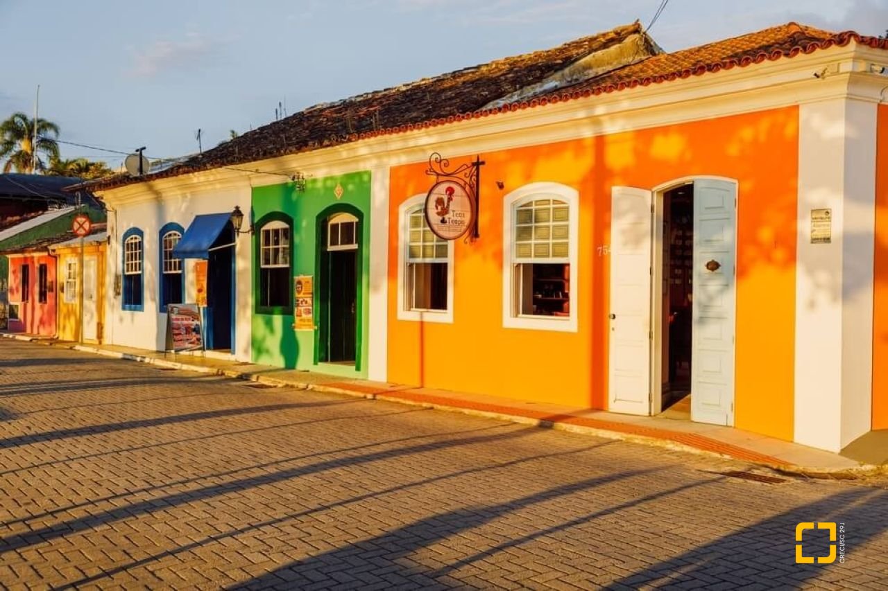 Casa com 173m², 5 quartos (sendo 1 suíte), 3 garagens, no bairro Campeche em Florianópolis