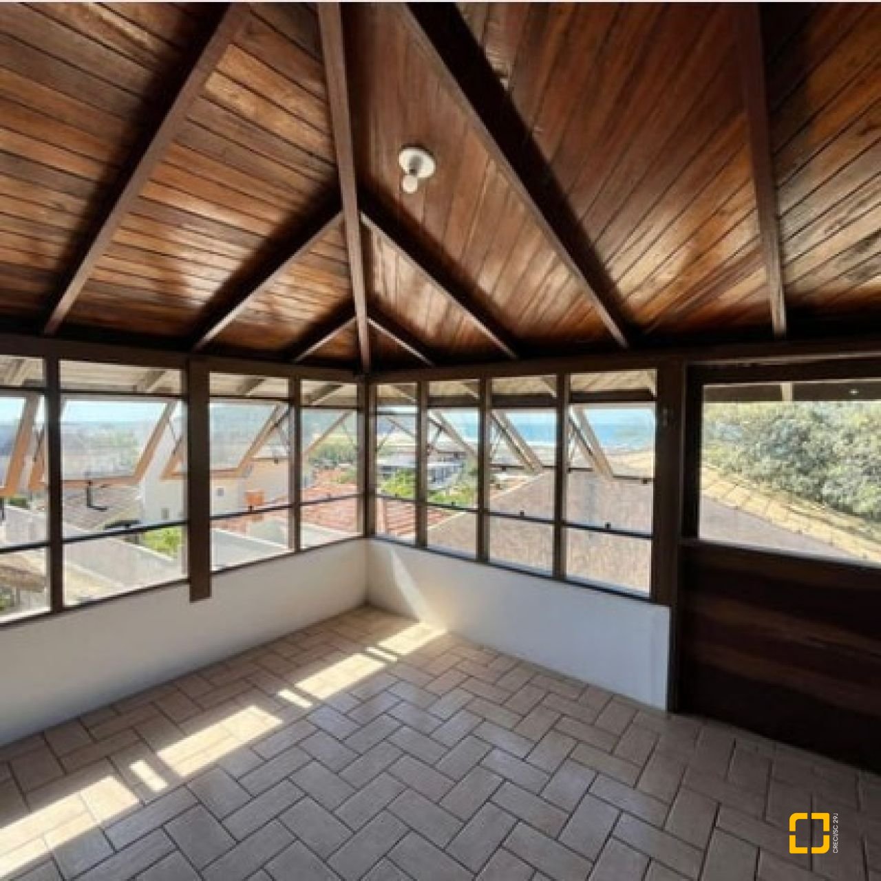 Casa com 220m², 7 quartos, 8 garagens, no bairro Ingleses em Florianópolis