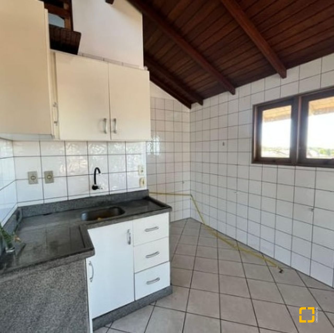 Casa com 220m², 7 quartos, 8 garagens, no bairro Ingleses em Florianópolis