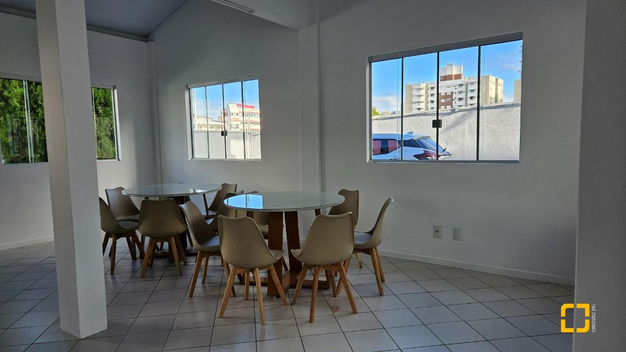 Apartamento com 58m², 2 quartos, 1 garagem, no bairro Estreito em Florianópolis