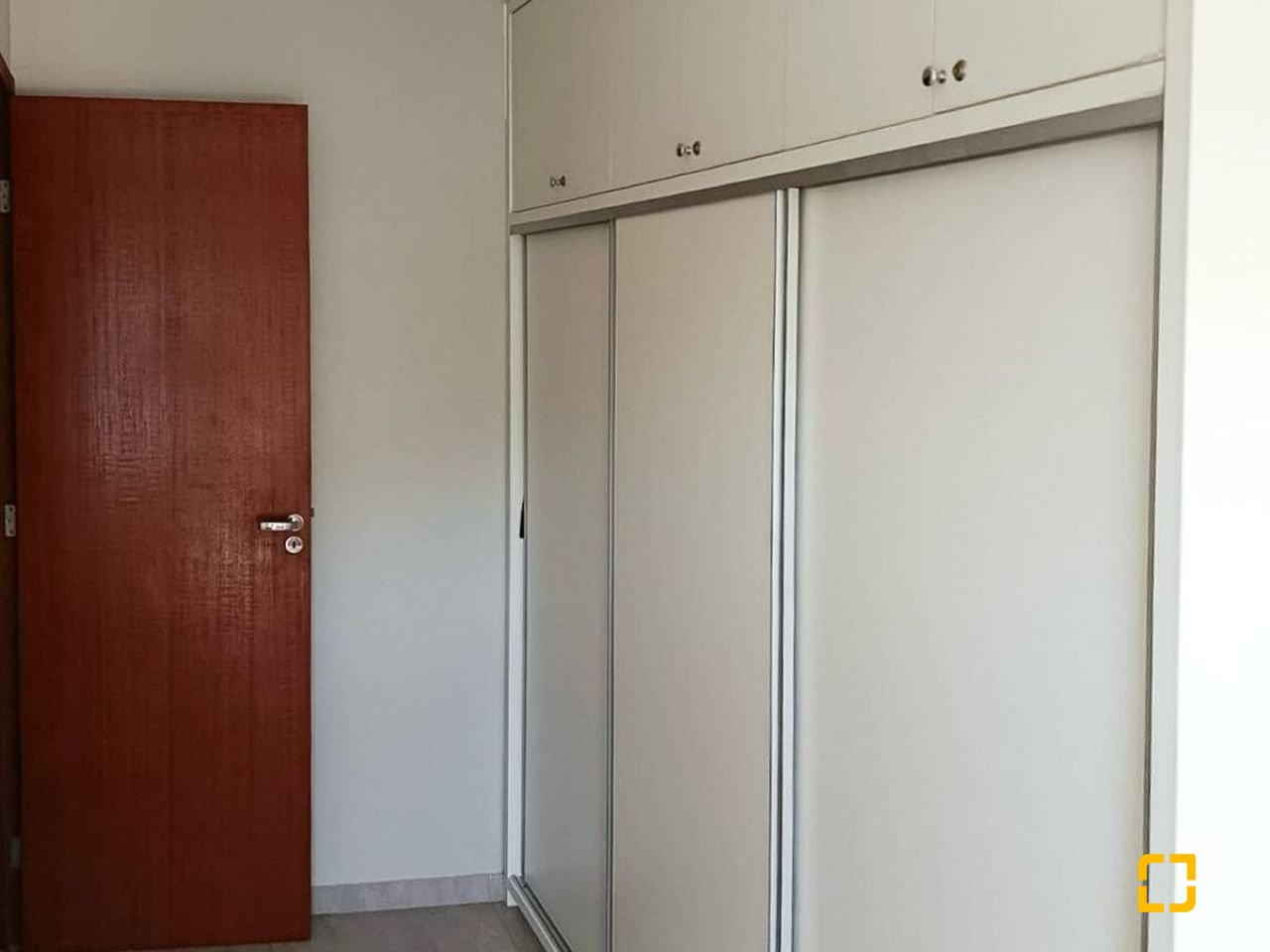 Casa com 88m², 2 quartos, 2 garagens, no bairro Rio Tavares em Florianópolis