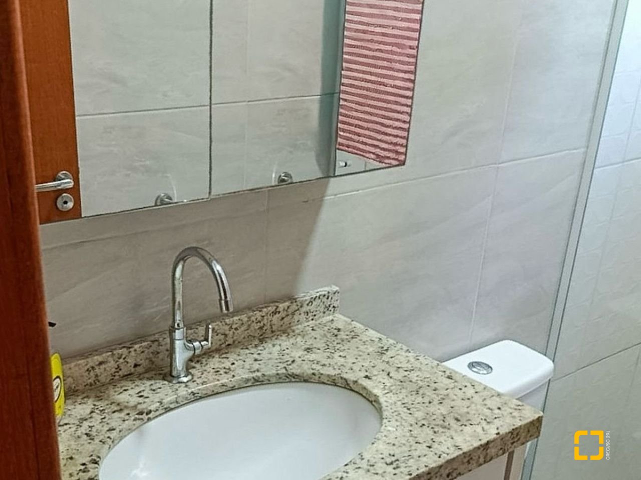 Casa com 88m², 2 quartos, 2 garagens, no bairro Rio Tavares em Florianópolis