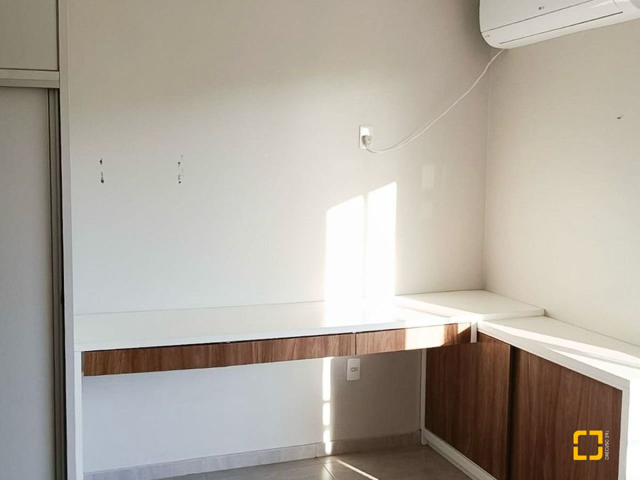 Casa com 88m², 2 quartos, 2 garagens, no bairro Rio Tavares em Florianópolis
