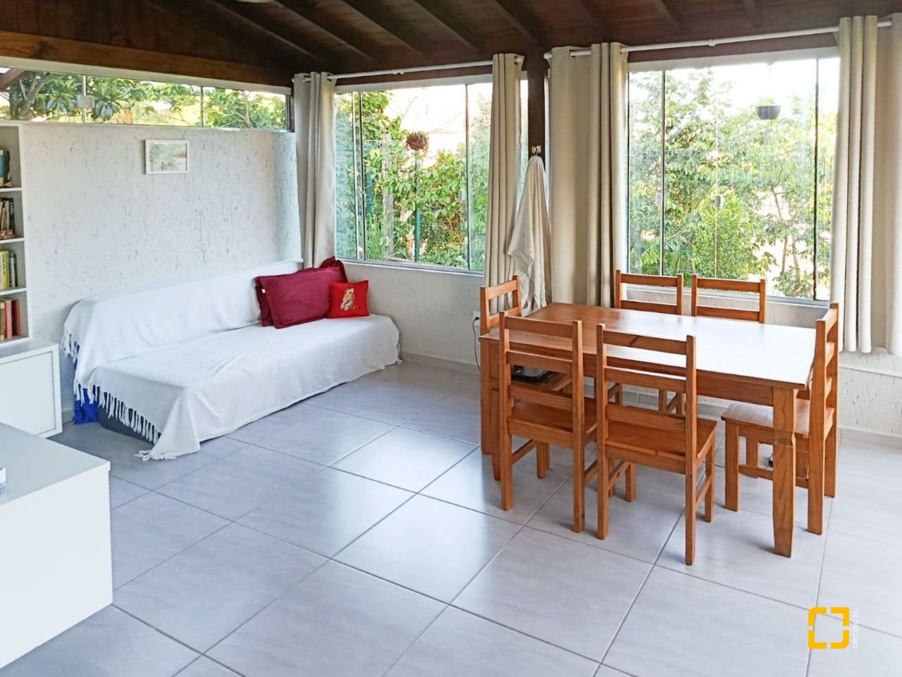 Casa com 88m², 2 quartos, 2 garagens, no bairro Rio Tavares em Florianópolis