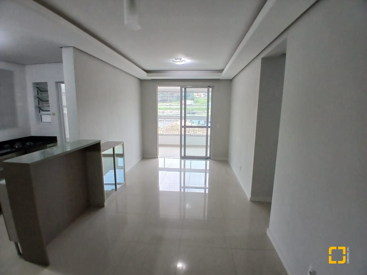 Apartamento com 79m², 2 quartos (sendo 1 suíte), 1 garagem, no bairro Praia Comprida em São José
