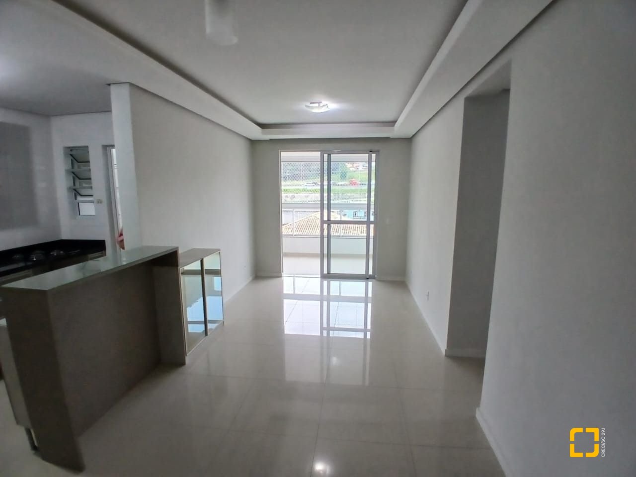 Apartamento com 79m², 2 quartos (sendo 1 suíte), 1 garagem, no bairro Praia Comprida em São José