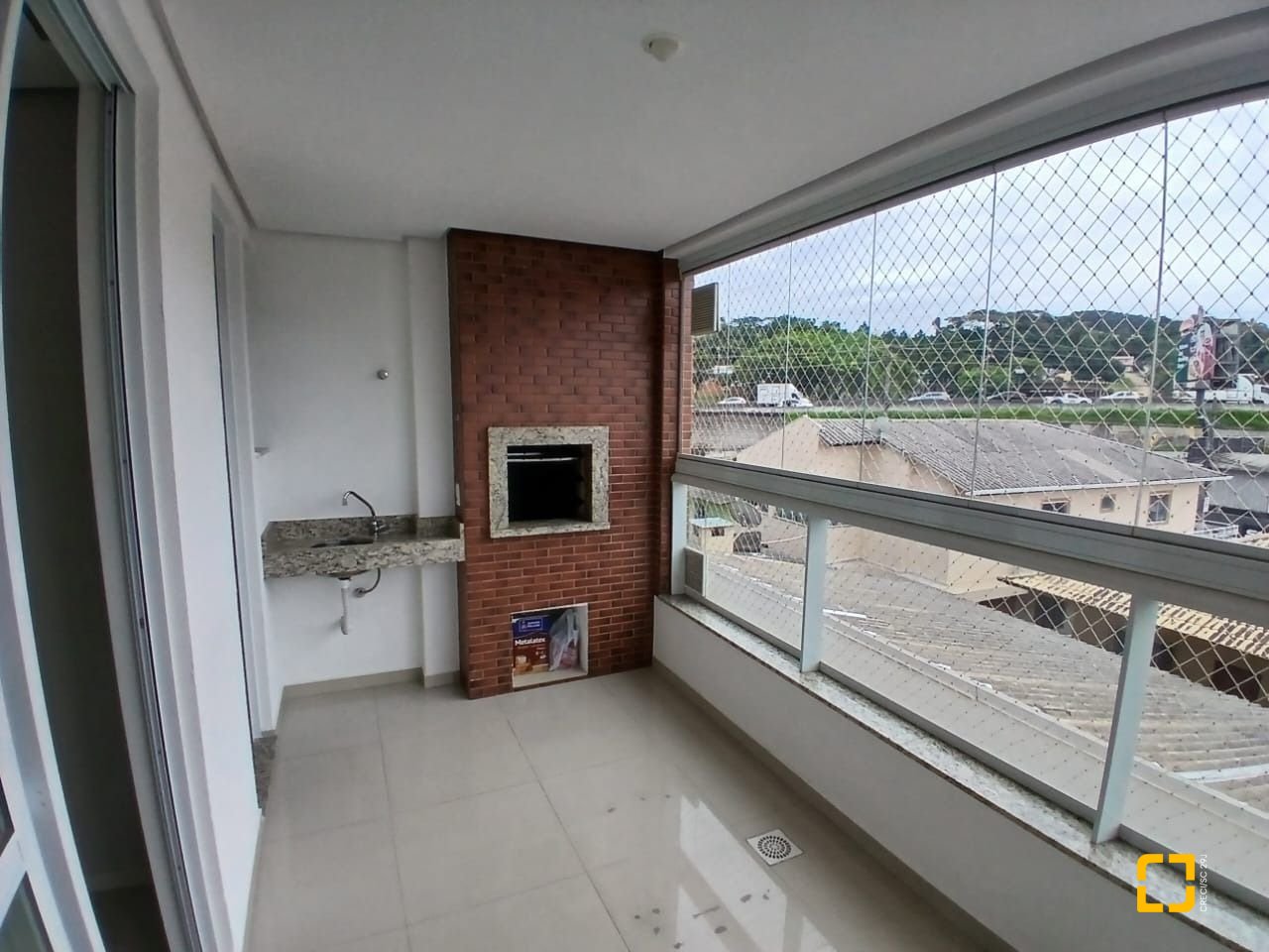 Apartamento com 79m², 2 quartos (sendo 1 suíte), 1 garagem, no bairro Praia Comprida em São José