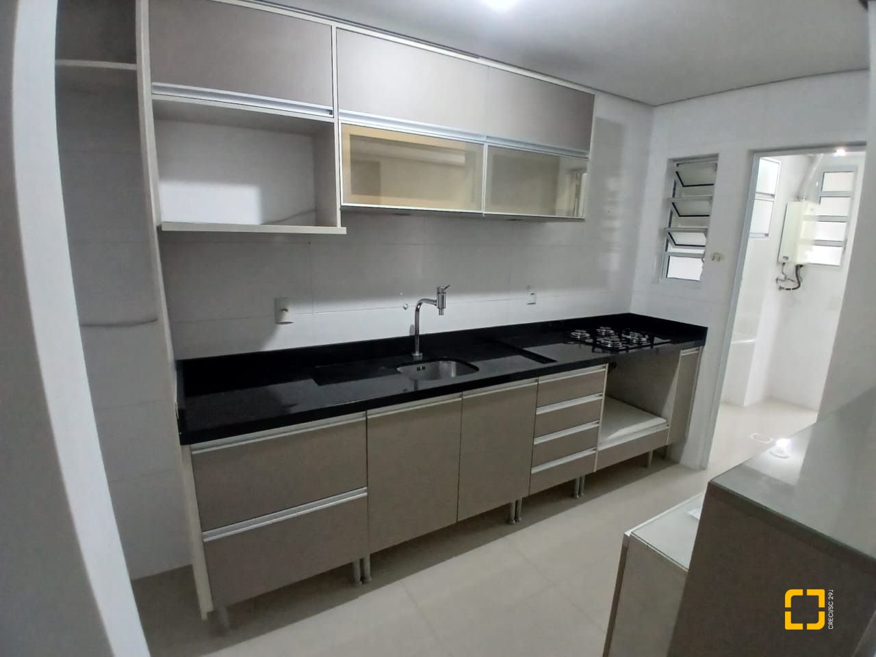 Apartamento com 79m², 2 quartos (sendo 1 suíte), 1 garagem, no bairro Praia Comprida em São José