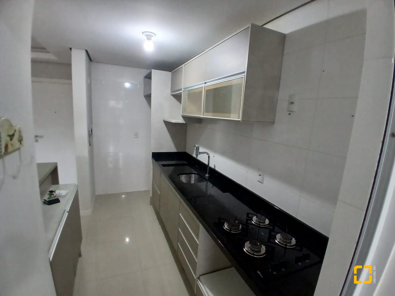 Apartamento com 79m², 2 quartos (sendo 1 suíte), 1 garagem, no bairro Praia Comprida em São José