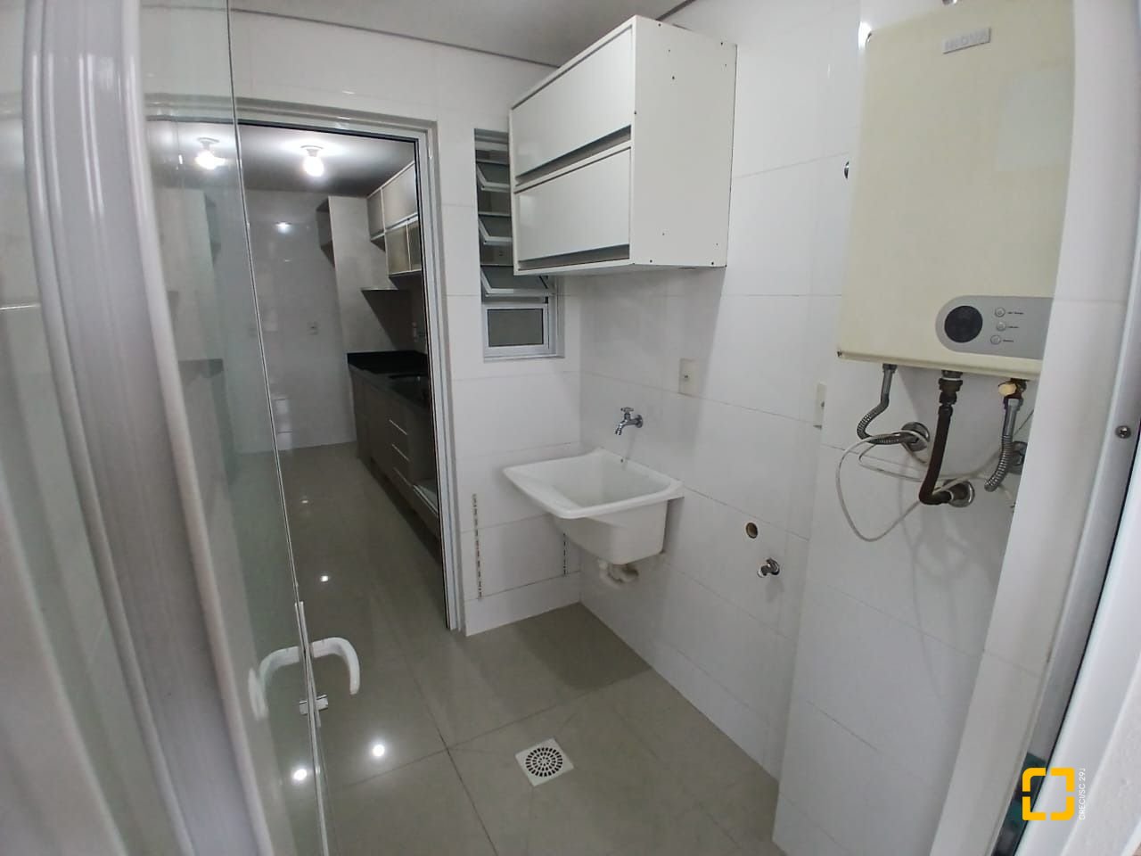 Apartamento com 79m², 2 quartos (sendo 1 suíte), 1 garagem, no bairro Praia Comprida em São José
